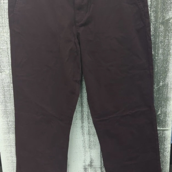 Amazon Essentials Men's Relaxed-Fit Casual Stretch Khaki Pant - Picture 4 of 4